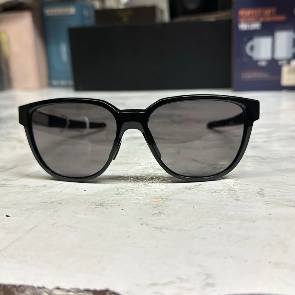 Oakley Actuator Sunglasses no slip grip new without original case